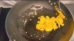鱼香炒蛋的做法