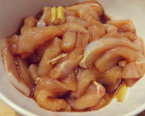 如何做孜然麻辣鸡胸肉