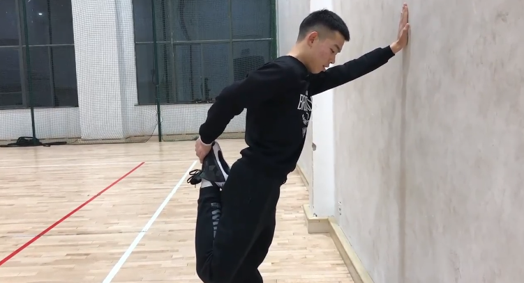 篮球运动后如何拉伸放松？