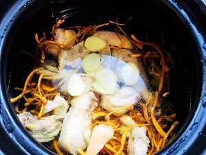 如何做虫草花炖鸡汤