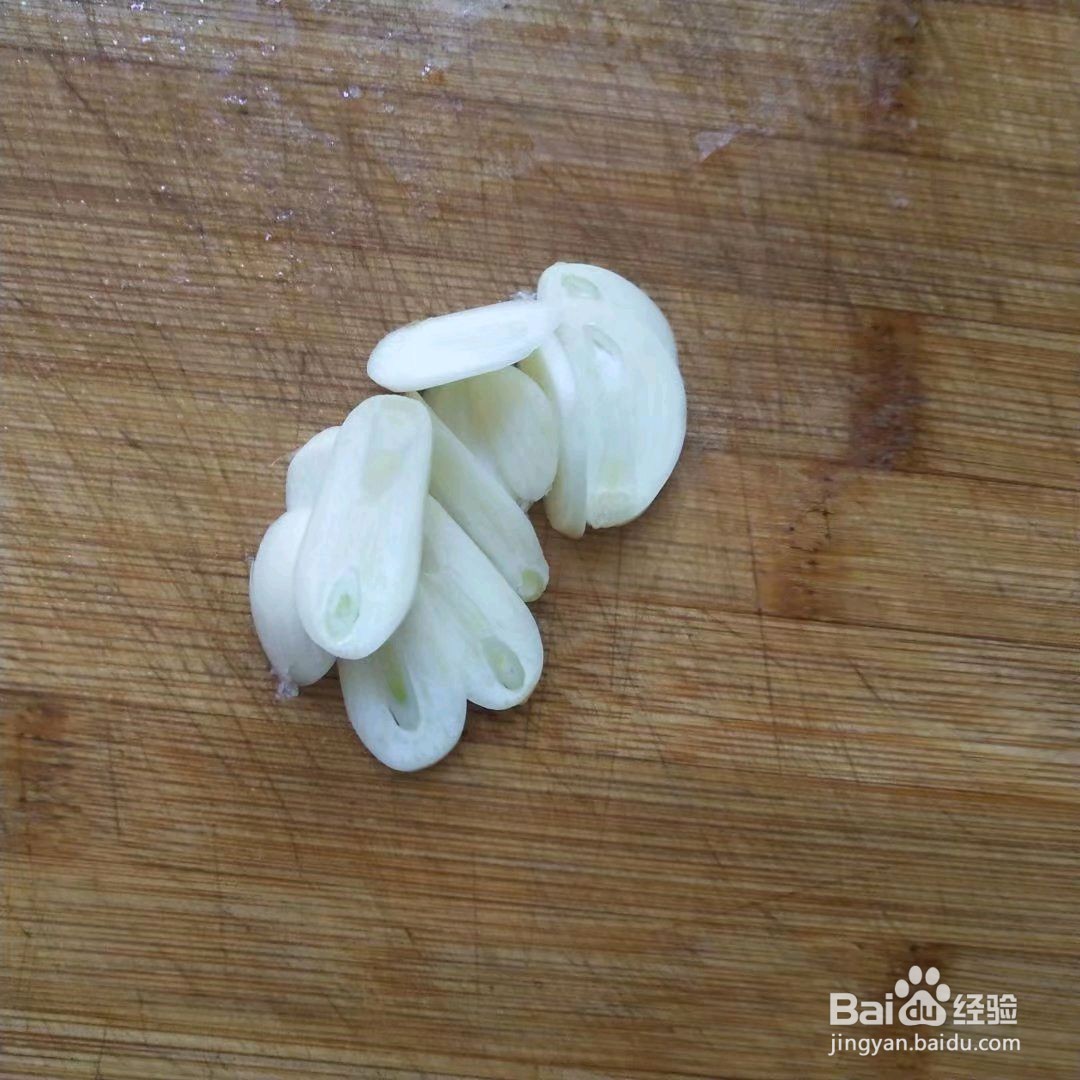 胡萝卜炒包菜的做法