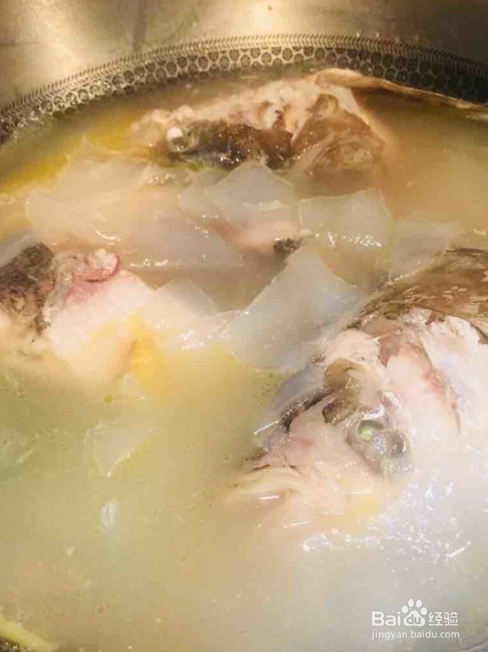 鱼头炖粉皮的做法