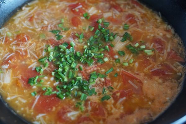 西红柿金针菇牛肉汤