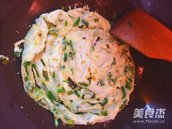 手撕韭菜饼的做法