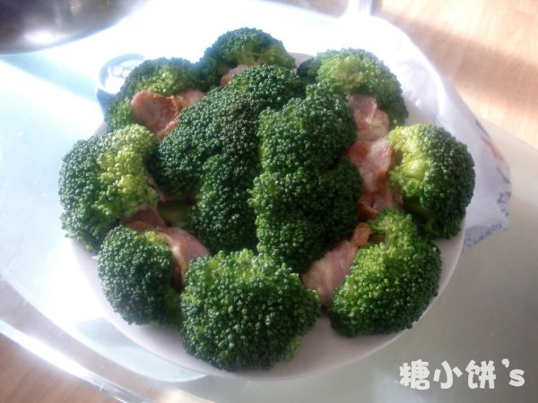 焗烤西兰花培根卷