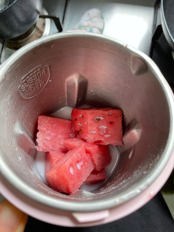 一杯西瓜椰奶冻