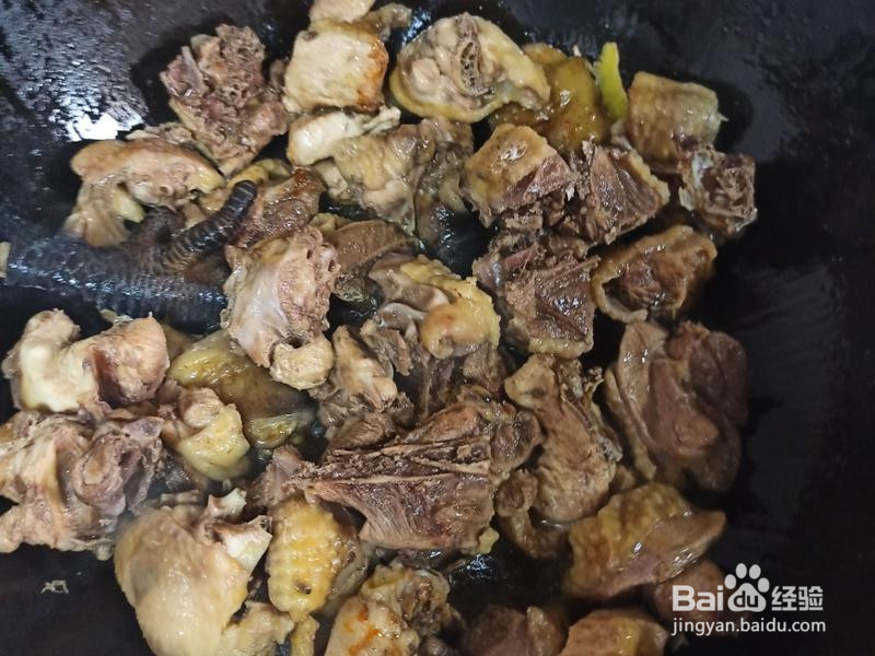 川味土豆香菇烧鸡的做法