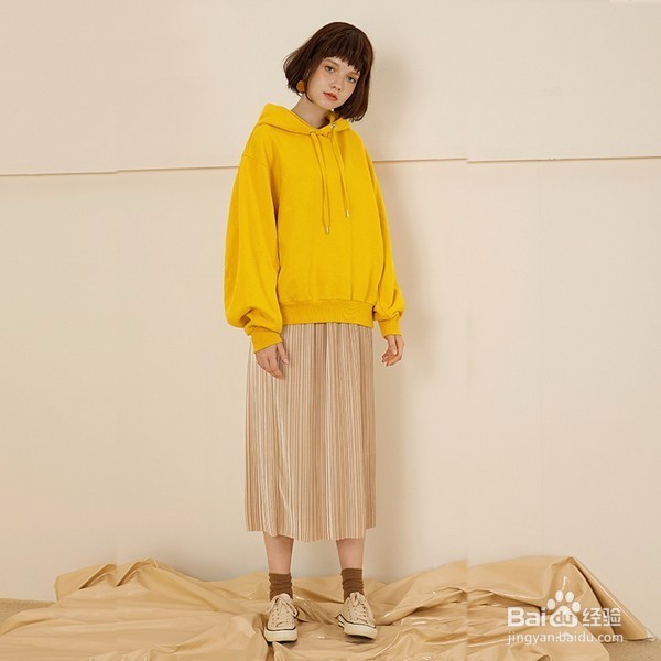 冬季如何选择好看的丝绒百褶裙