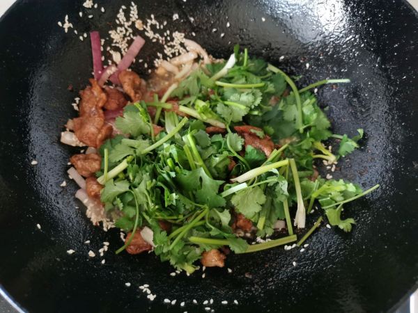 黑椒牛肉炒香菜