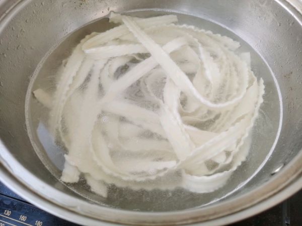 鲍鱼鸡腿刀削面