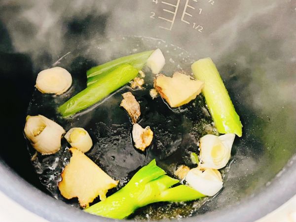 花样竹笋刀板肉鸡汤