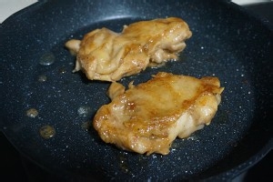 日式照烧鸡腿汉堡包的做法