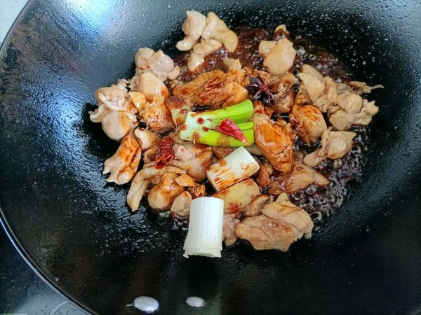 红烧鸡腿肉土豆