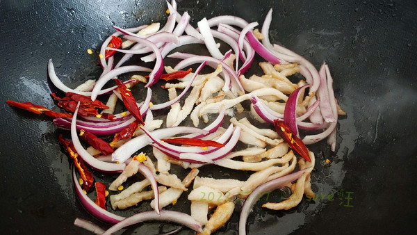 葱椒肉炒脆瓜条