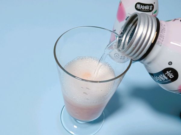 桃桃西打气泡水