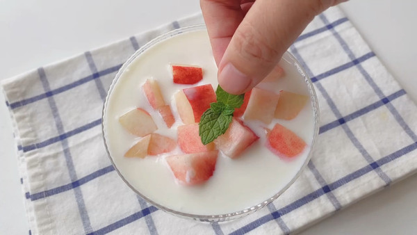 亚麻籽油配酸奶