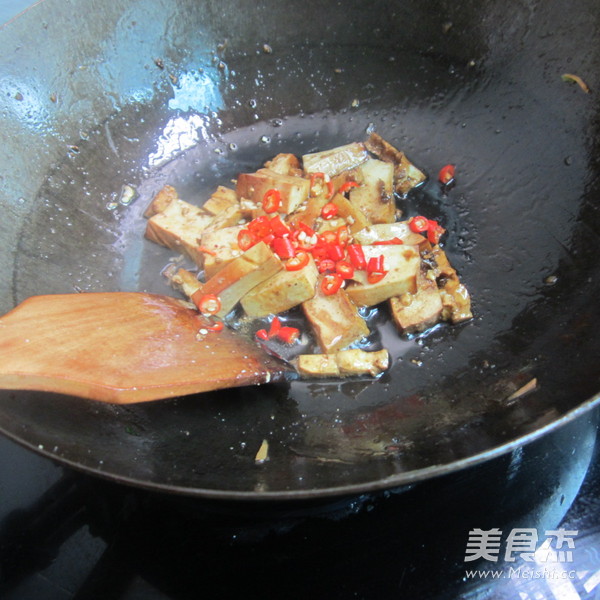 香干芹菜烧烤肠