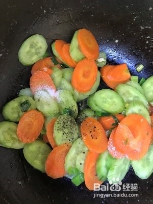 怎么做黄瓜胡萝卜炒鸡蛋