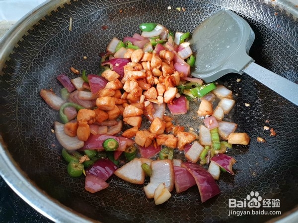 能把隔壁小朋友馋哭的洋葱青椒炒鸡丁