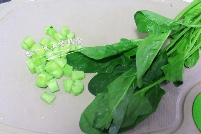 美味而又营养的冬笋高汤蔬菜面!