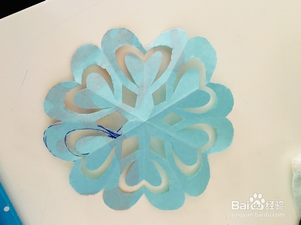 怎样剪出五瓣心形窗花?