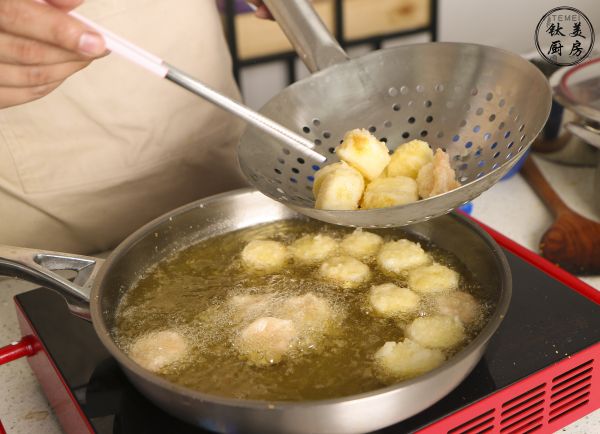 咸蛋黄虾仁豆腐