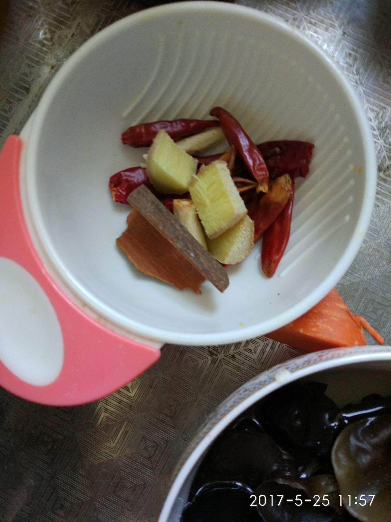 爱吃肉的你一定喜欢的小喵黄焖鸡!