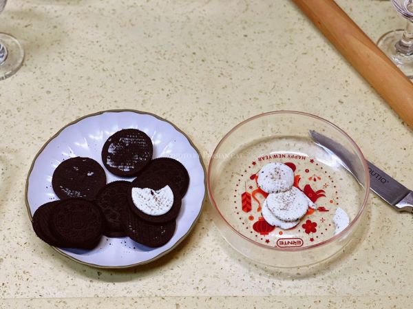 草莓酱奶酪三色木糠杯