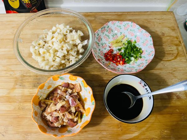 酸辣藕丁五花肉