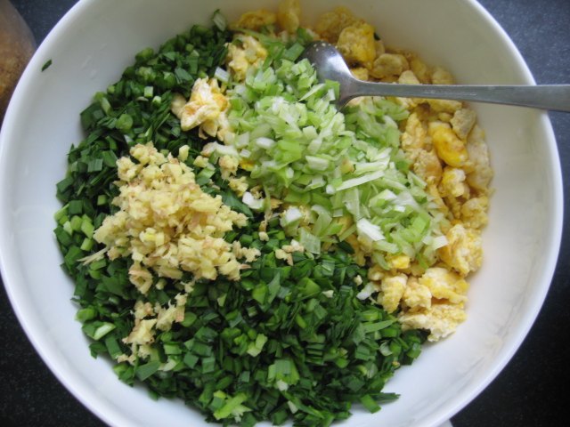 喜欢吃虾仁煎饺，快学会动手做吧！