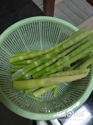食补佳品小笋煎鸡蛋的做法