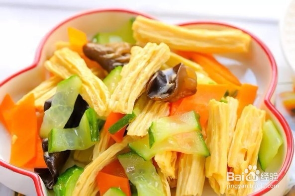 木耳腐竹小炒的做法