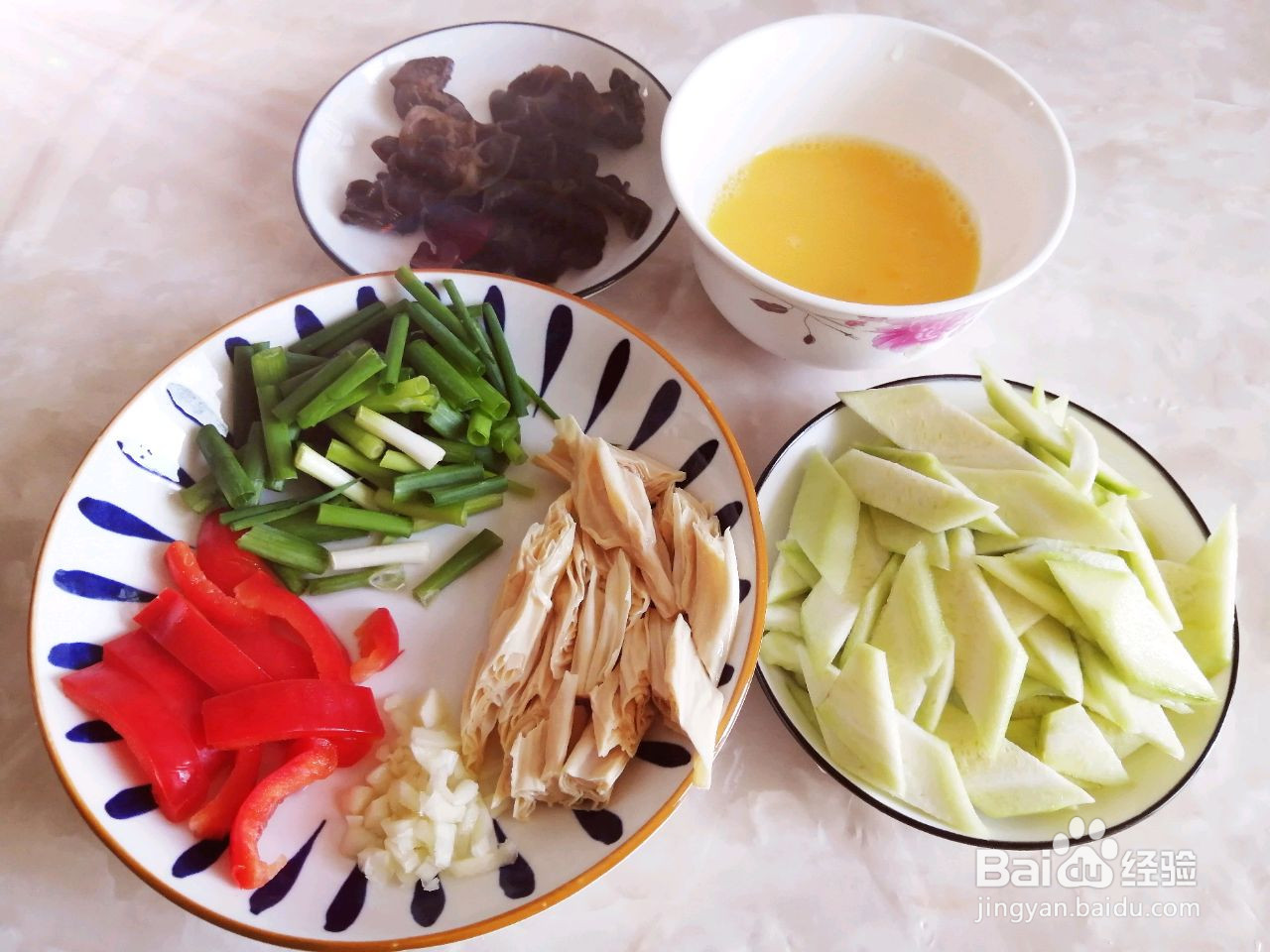 小炒丝瓜什锦菜的做法