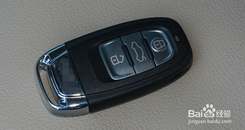 奥迪Q5油箱盖怎么开 油箱盖开关在哪里