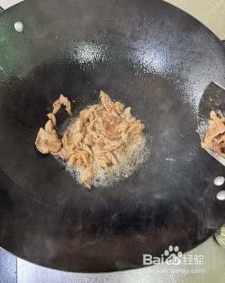 大葱木耳炒肉怎么做？