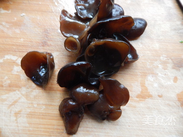 蒜苔炒鱿鱼的做法