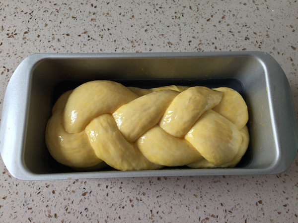 牛奶中种辫子面包