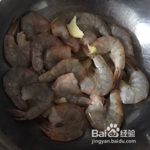 美味酥脆的椒盐虾，餐桌上必备的家常菜。
