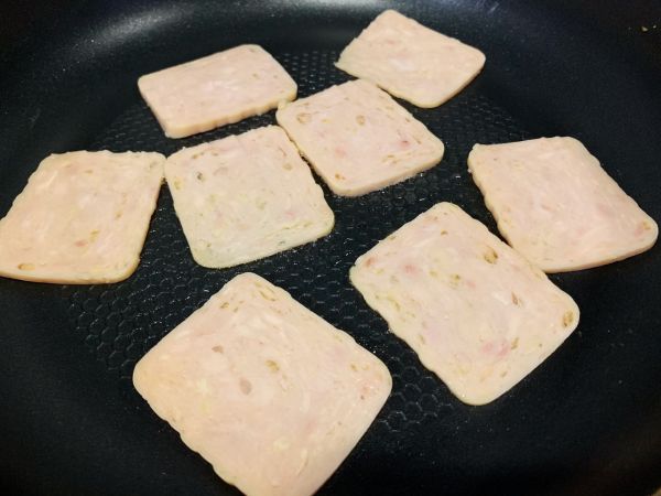 肉松午餐肉玉米粒三明治