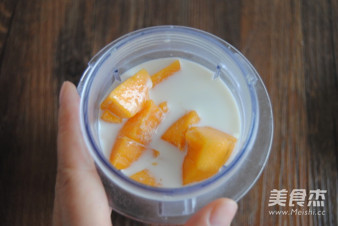 芒果香蕉酸奶昔