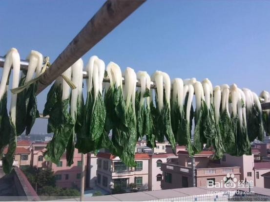 腌酸菜只放盐是不对的，多这3步酸菜特别香