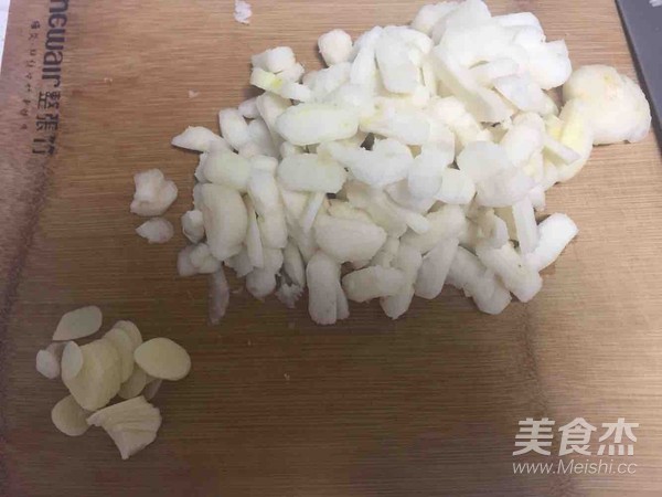 马蹄虾仁的做法