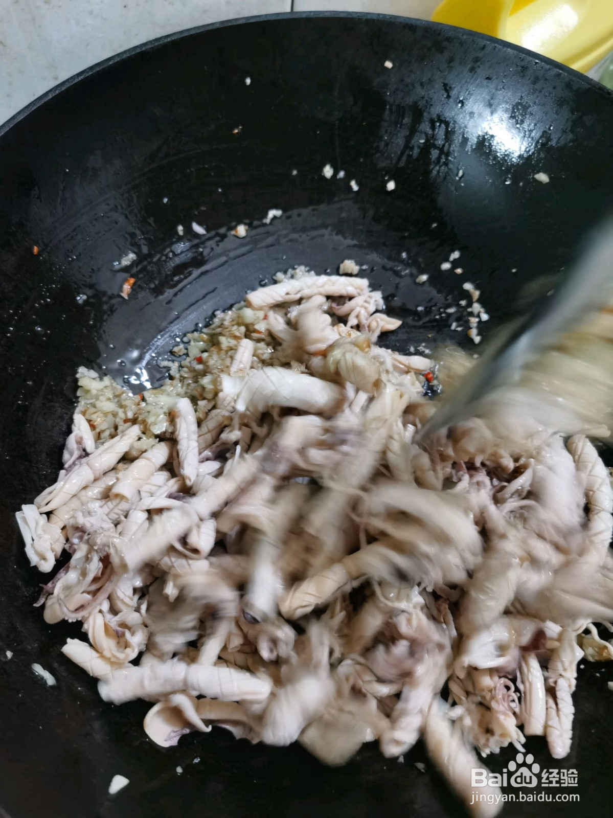 沙姜爆炒鱿鱼的做法