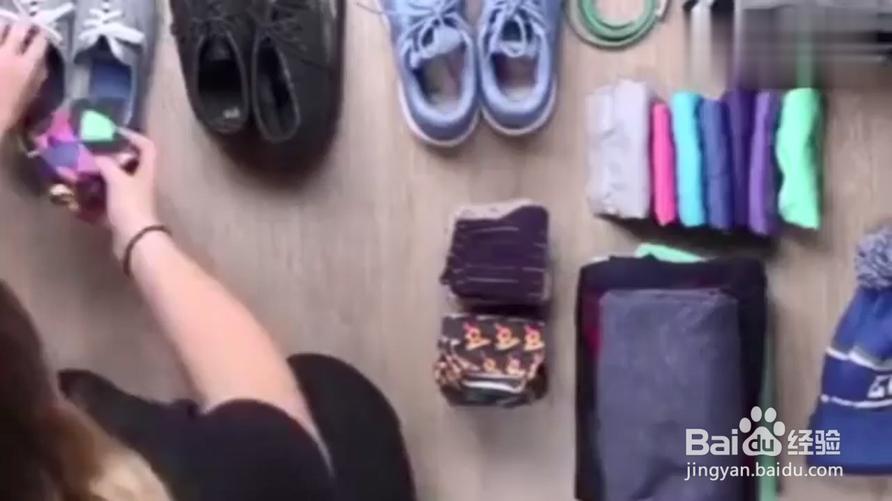 怎样收纳衣服占位小