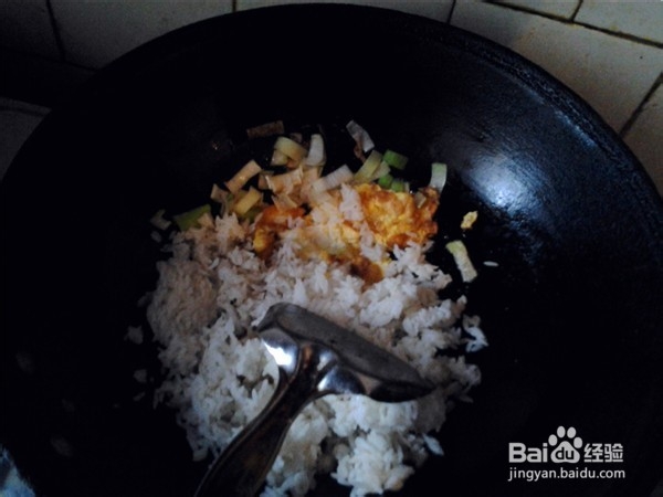 怎么把剩米饭变美味香米饭