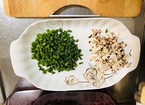 鸡蛋炸酱面的做法