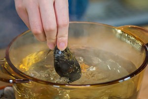 教大家做海鲜土豆沙拉