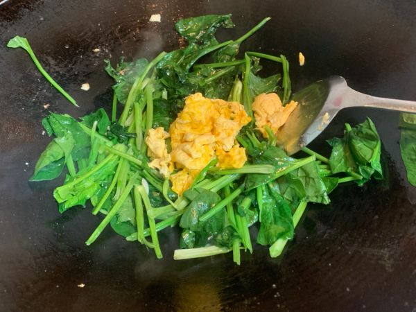 家常菠菜炒鸡蛋