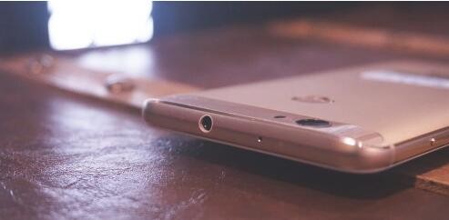 手机总是自己乱跳怎么办