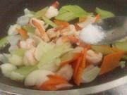 怎样自制西芹百合炒虾仁